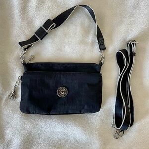 Kipling bag with a removable straps in black